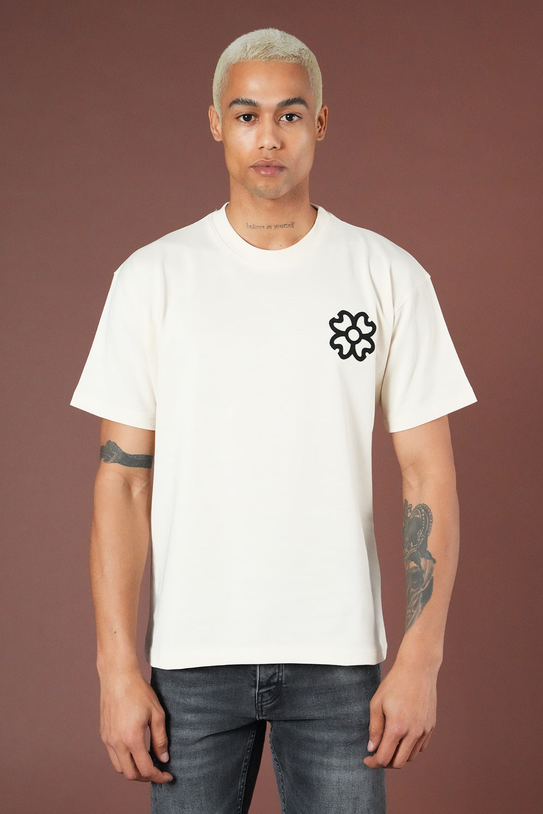 Herren-T-Shirt mit Blumenapplikation vorne und hinten LL1100161