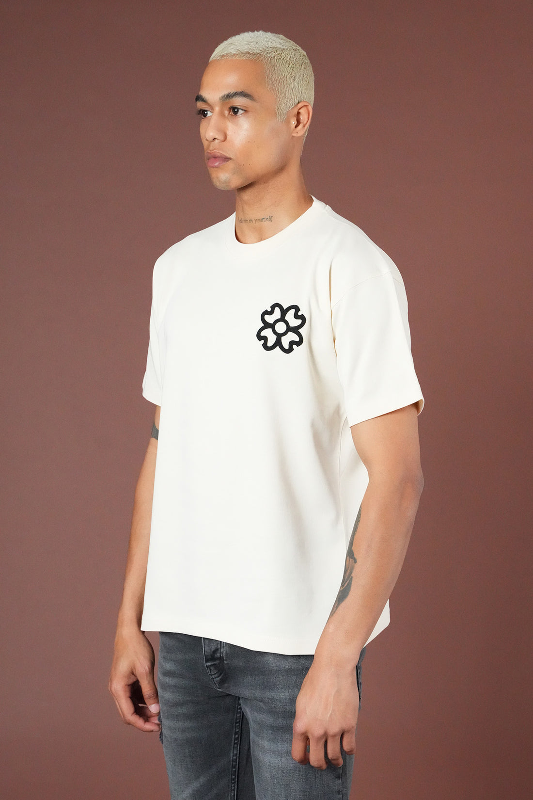 Herren-T-Shirt mit Blumenapplikation vorne und hinten LL1100161