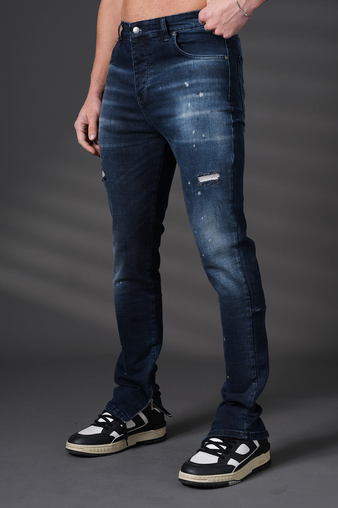 JEANS ANLIEGEND MIT REISSVERSCHLUSS F0024