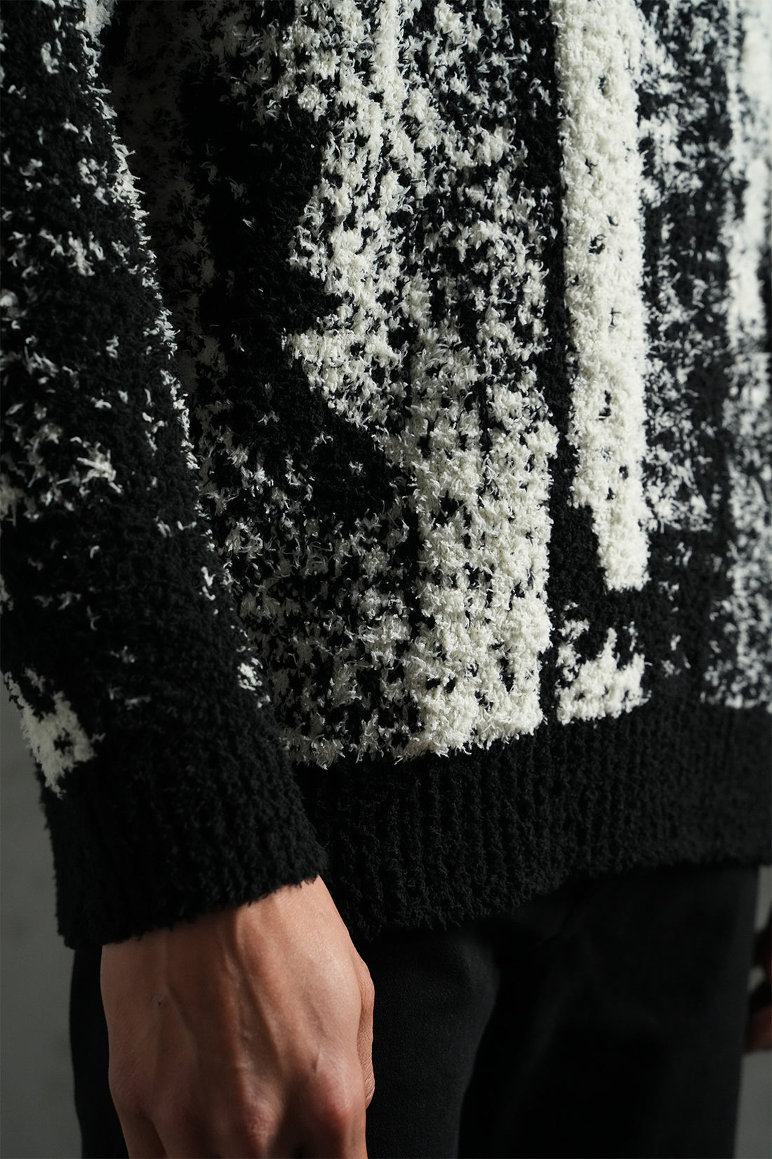 STRICKPULLOVER MIT STRUKTURMUSTER, LOCKER GESCHNITTEN LL061007