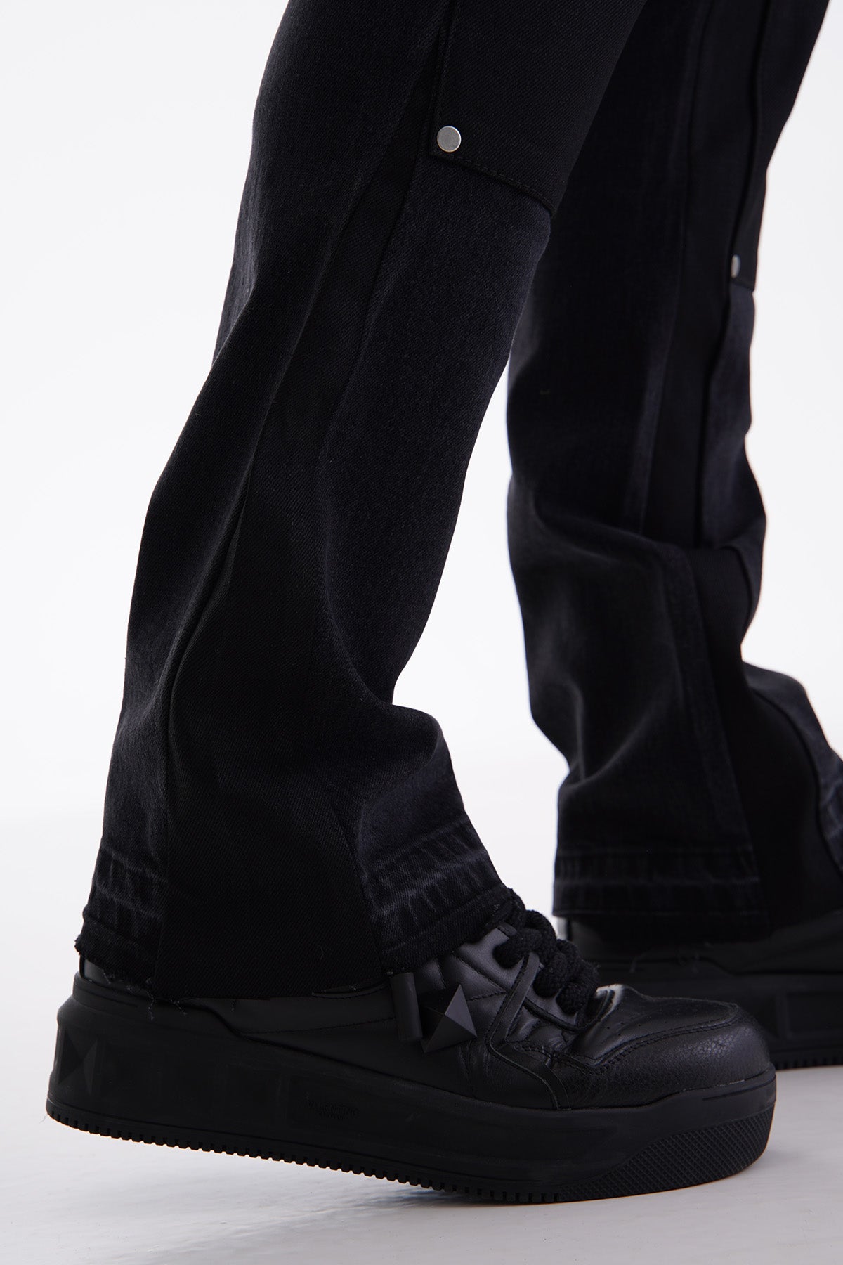 JEANS MIT WEITEM BEIN ART439