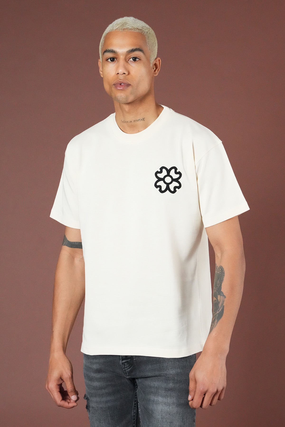 Herren-T-Shirt mit Blumenapplikation vorne und hinten LL1100161