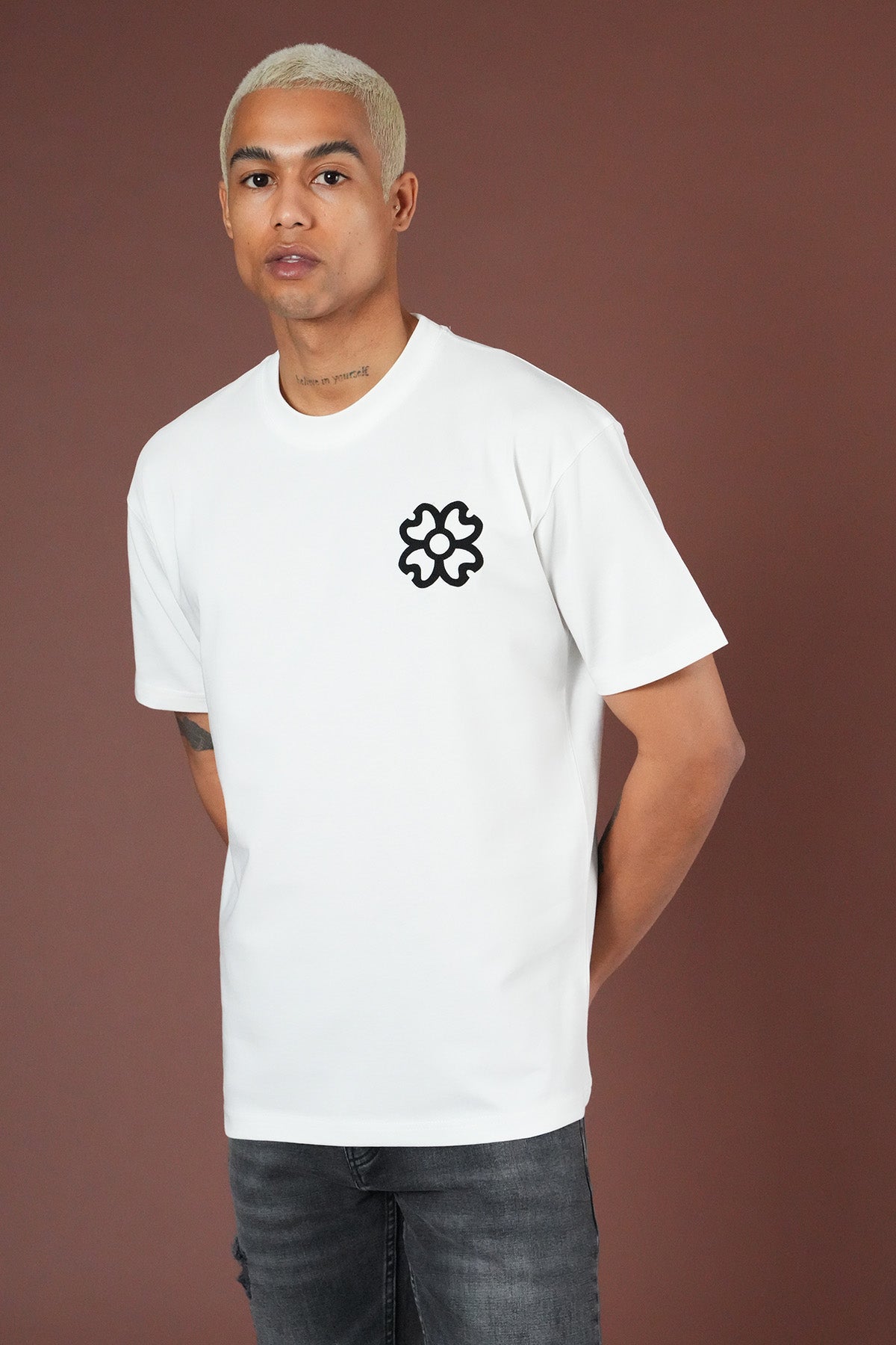 T-shirt homme avec applique fleur devant et dos LL1100161