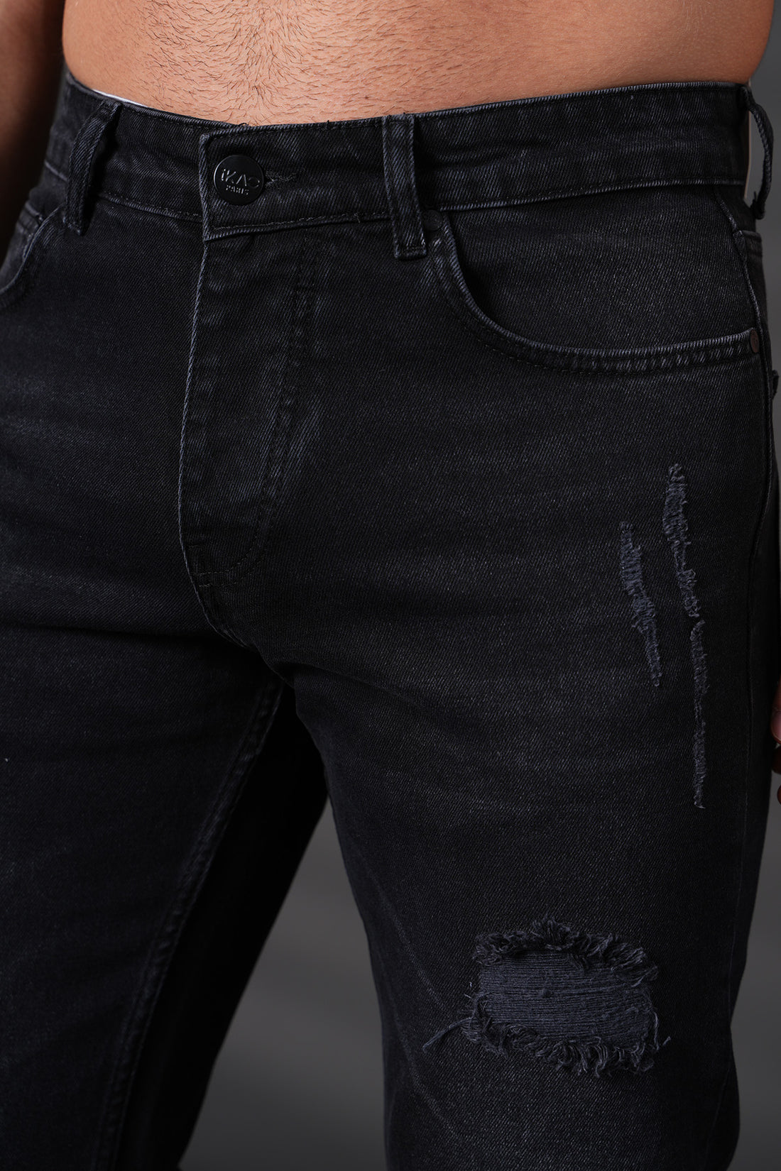 JEANS MIT AUSGESTELLTEM BEIN 4116