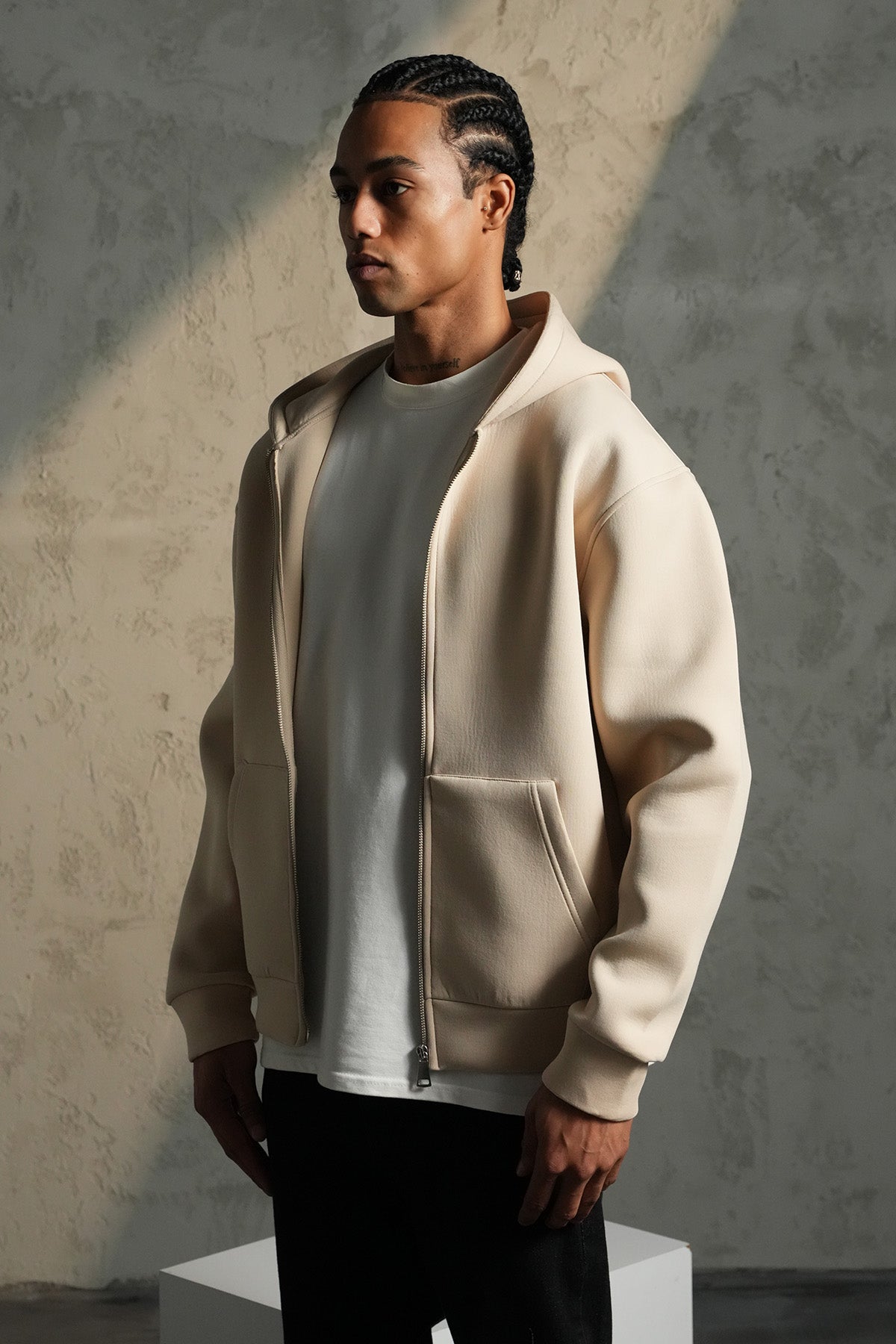 SWEAT À CAPUCHE BASIQUE LP2640