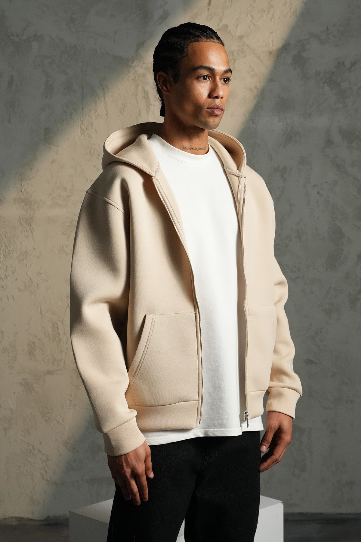SWEAT À CAPUCHE BASIQUE LP2640