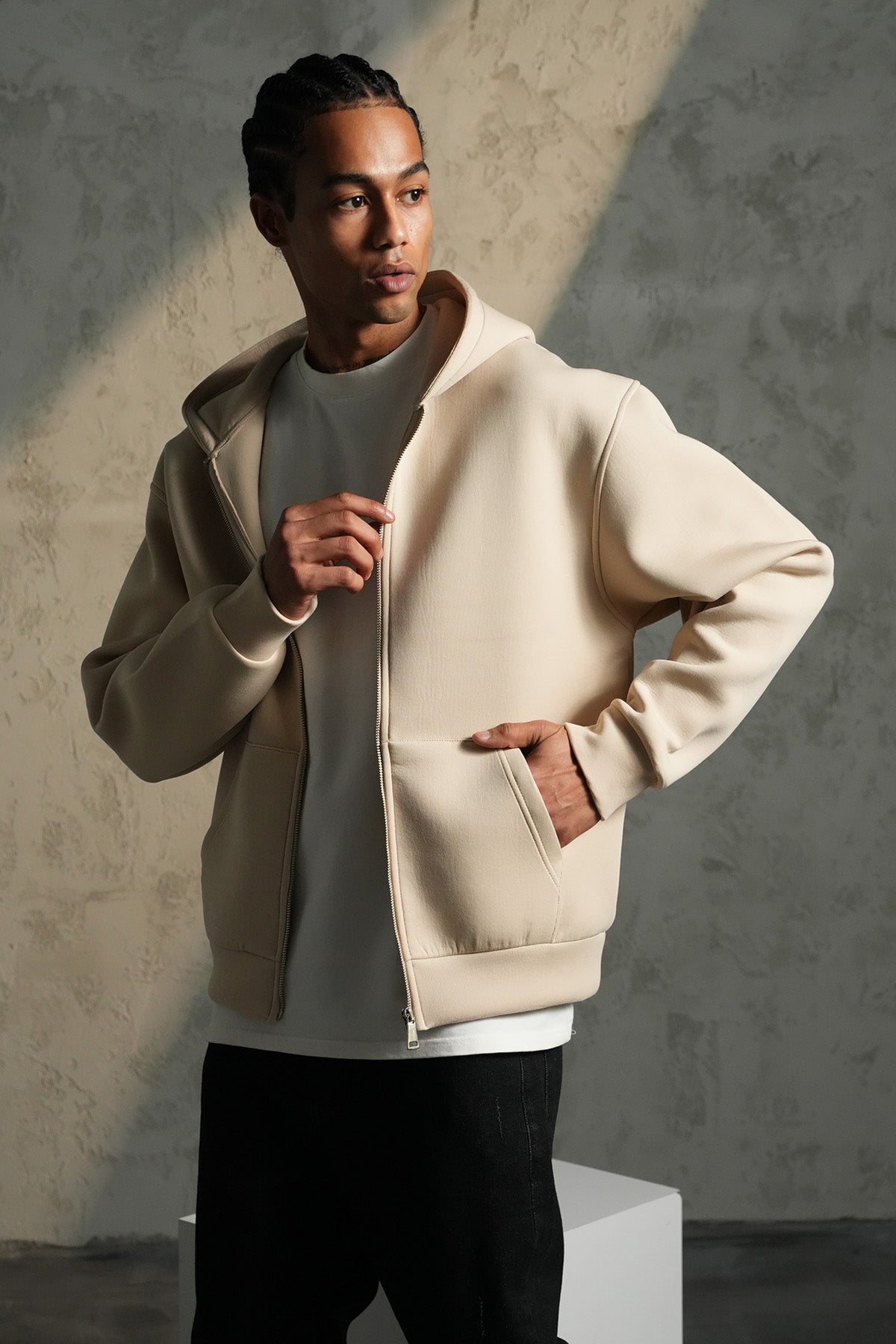 SWEAT À CAPUCHE BASIQUE LP2640