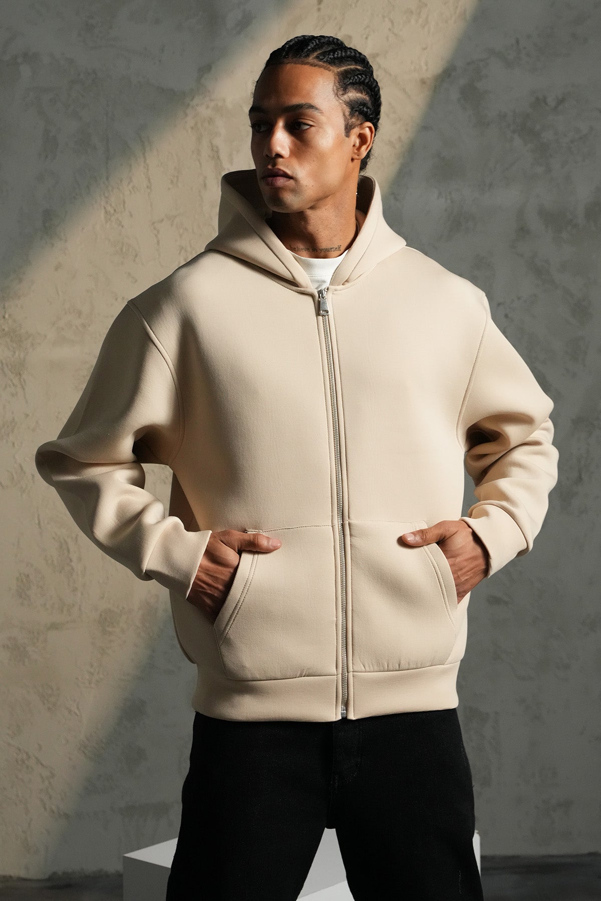 SWEAT À CAPUCHE BASIQUE LP2640