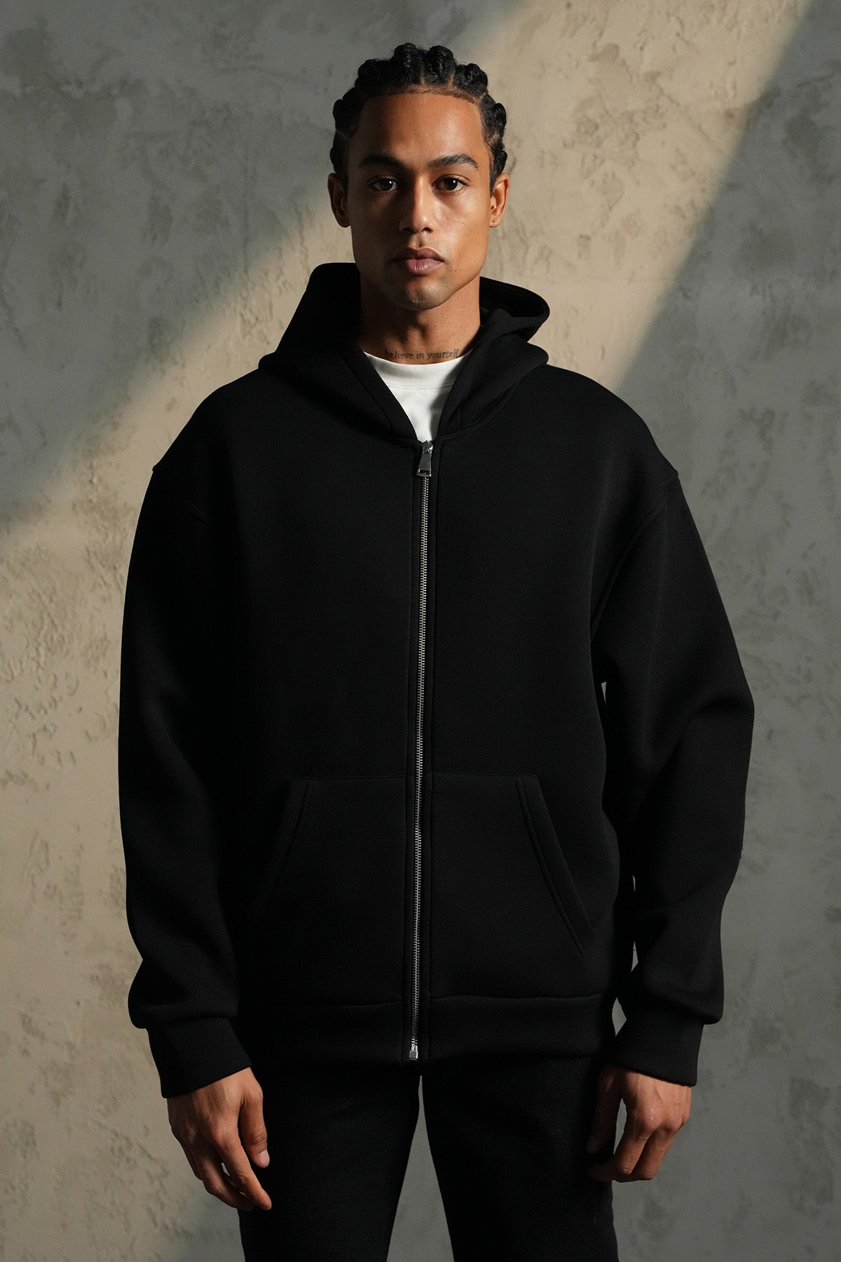 SWEAT À CAPUCHE BASIQUE LP2640
