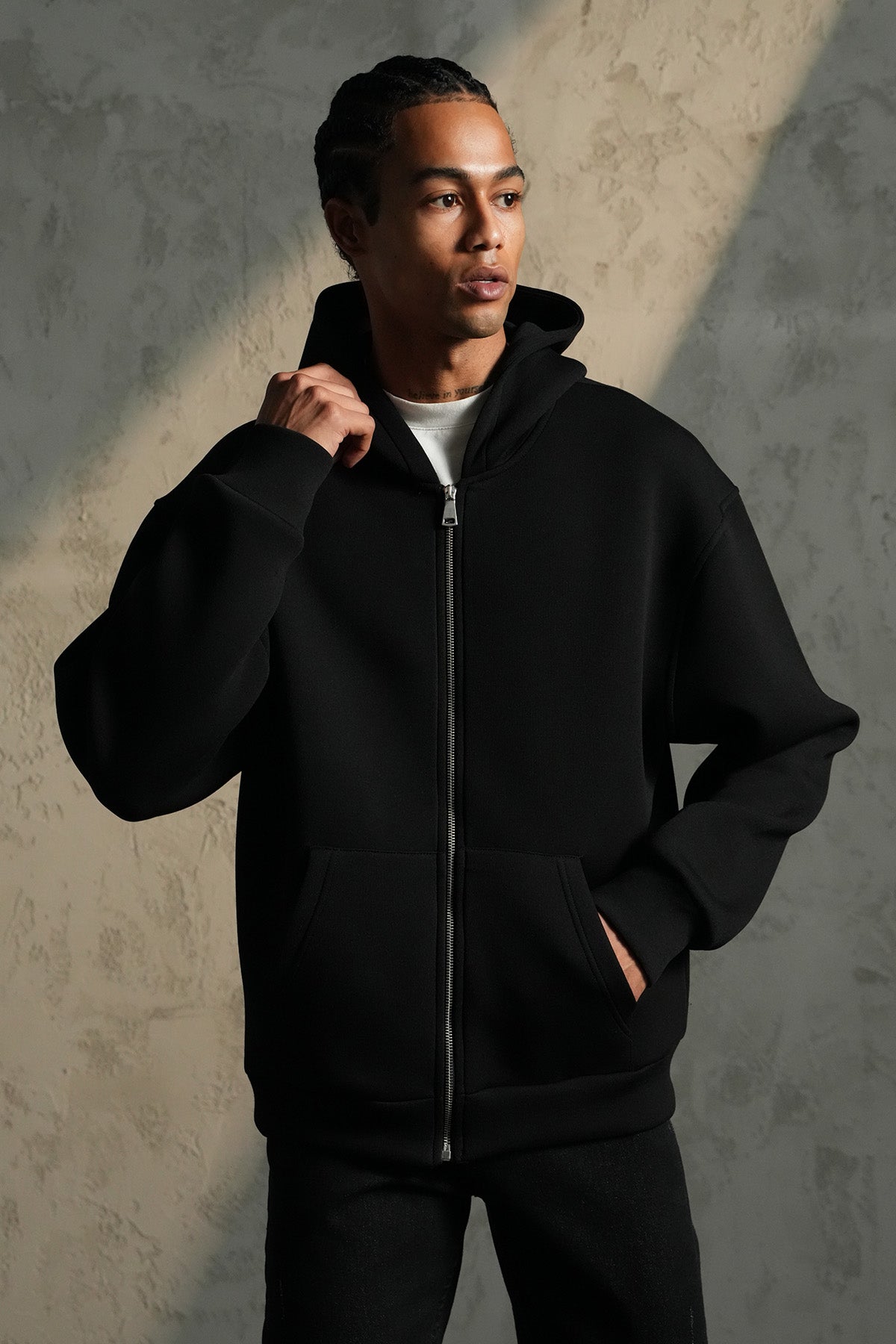 SWEAT À CAPUCHE BASIQUE LP2640