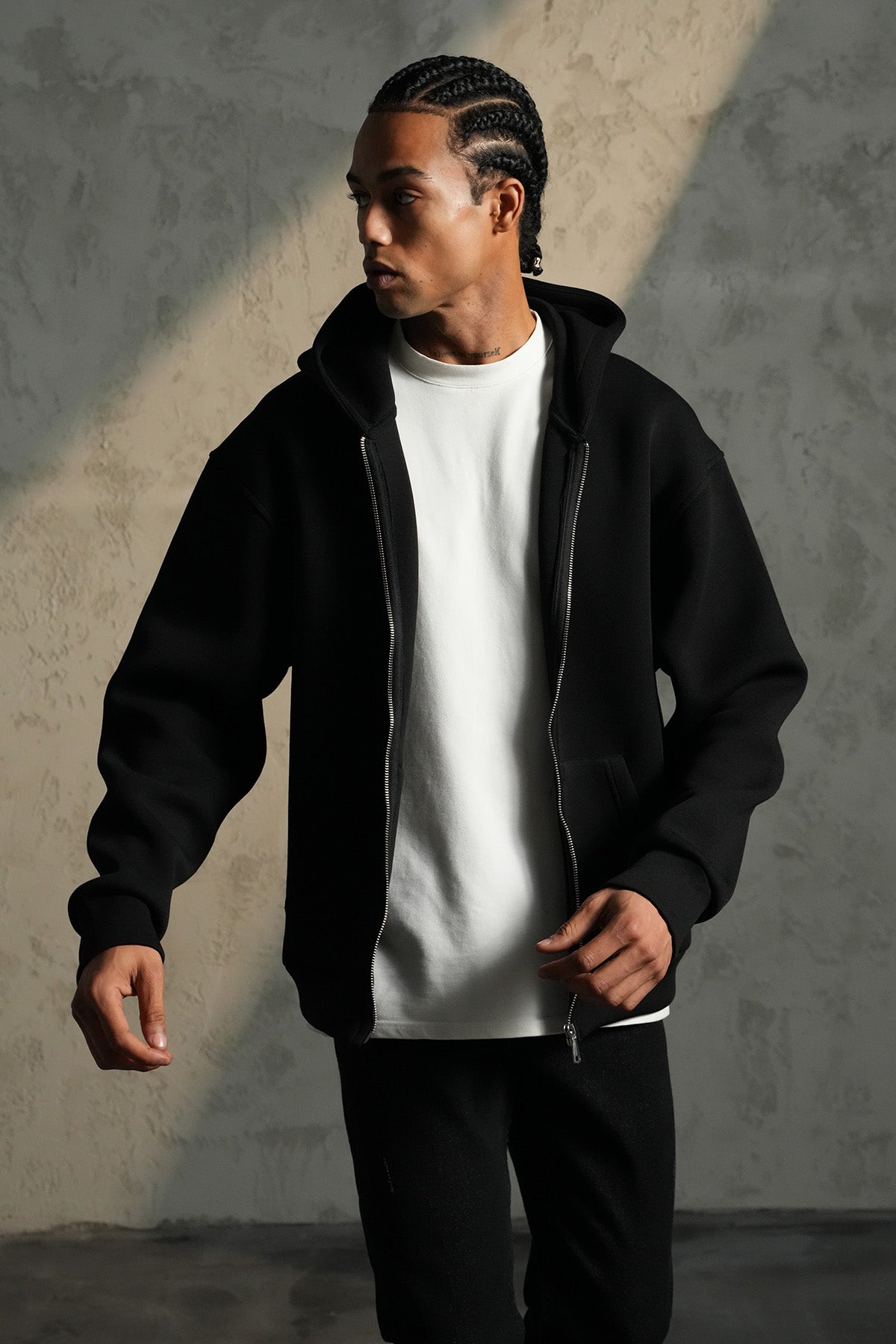SWEAT À CAPUCHE BASIQUE LP2640