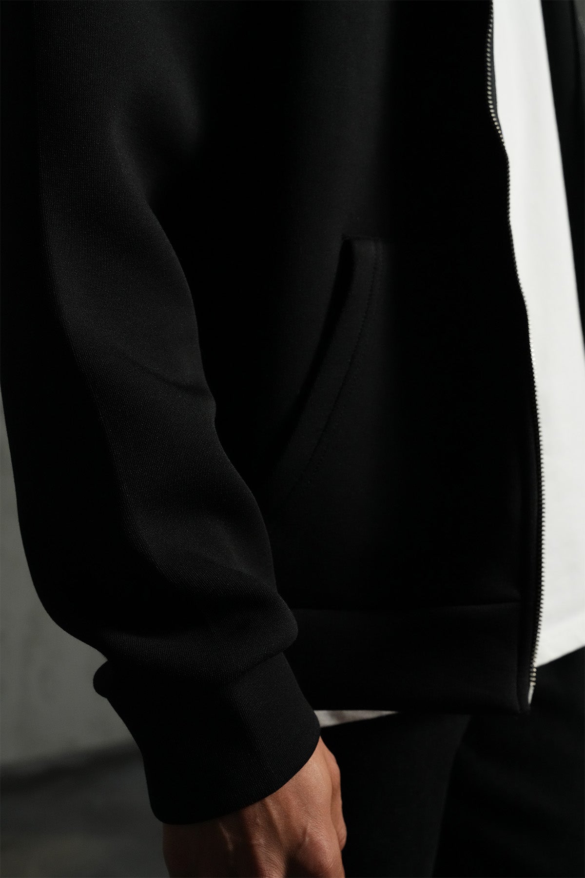 SWEAT À CAPUCHE BASIQUE LP2640