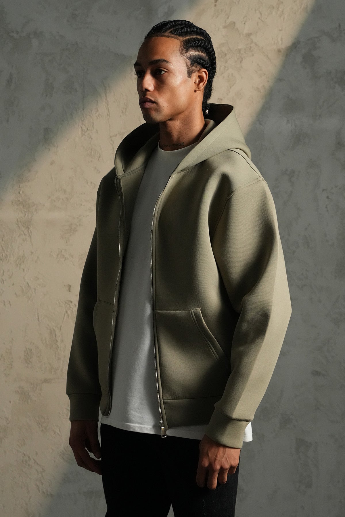 SWEAT À CAPUCHE BASIQUE LP2640