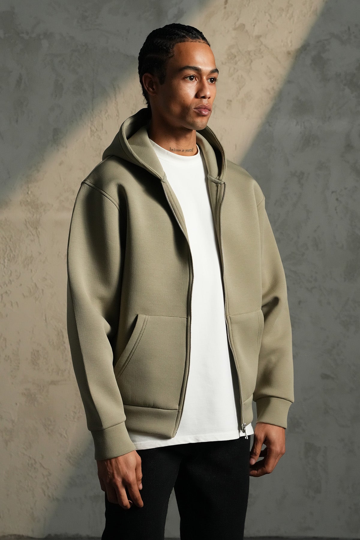 SWEAT À CAPUCHE BASIQUE LP2640