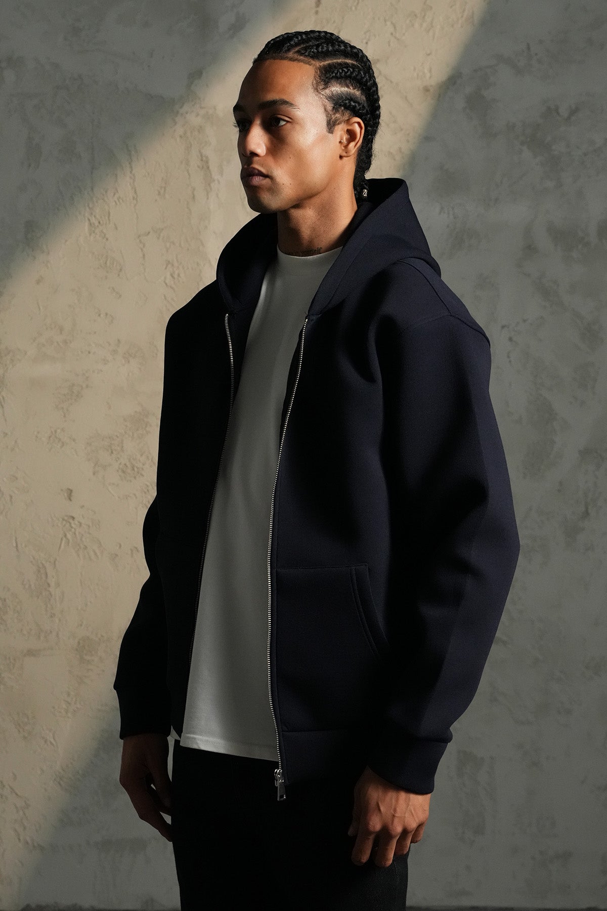 SWEAT À CAPUCHE BASIQUE LP2640