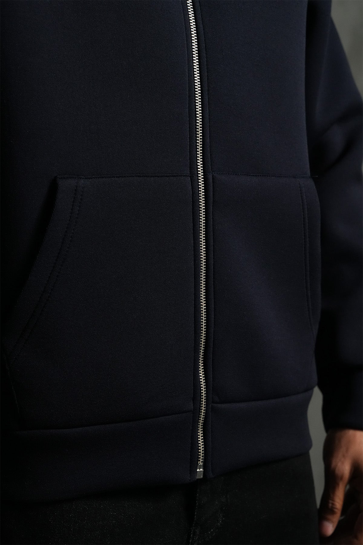 SWEAT À CAPUCHE BASIQUE LP2640