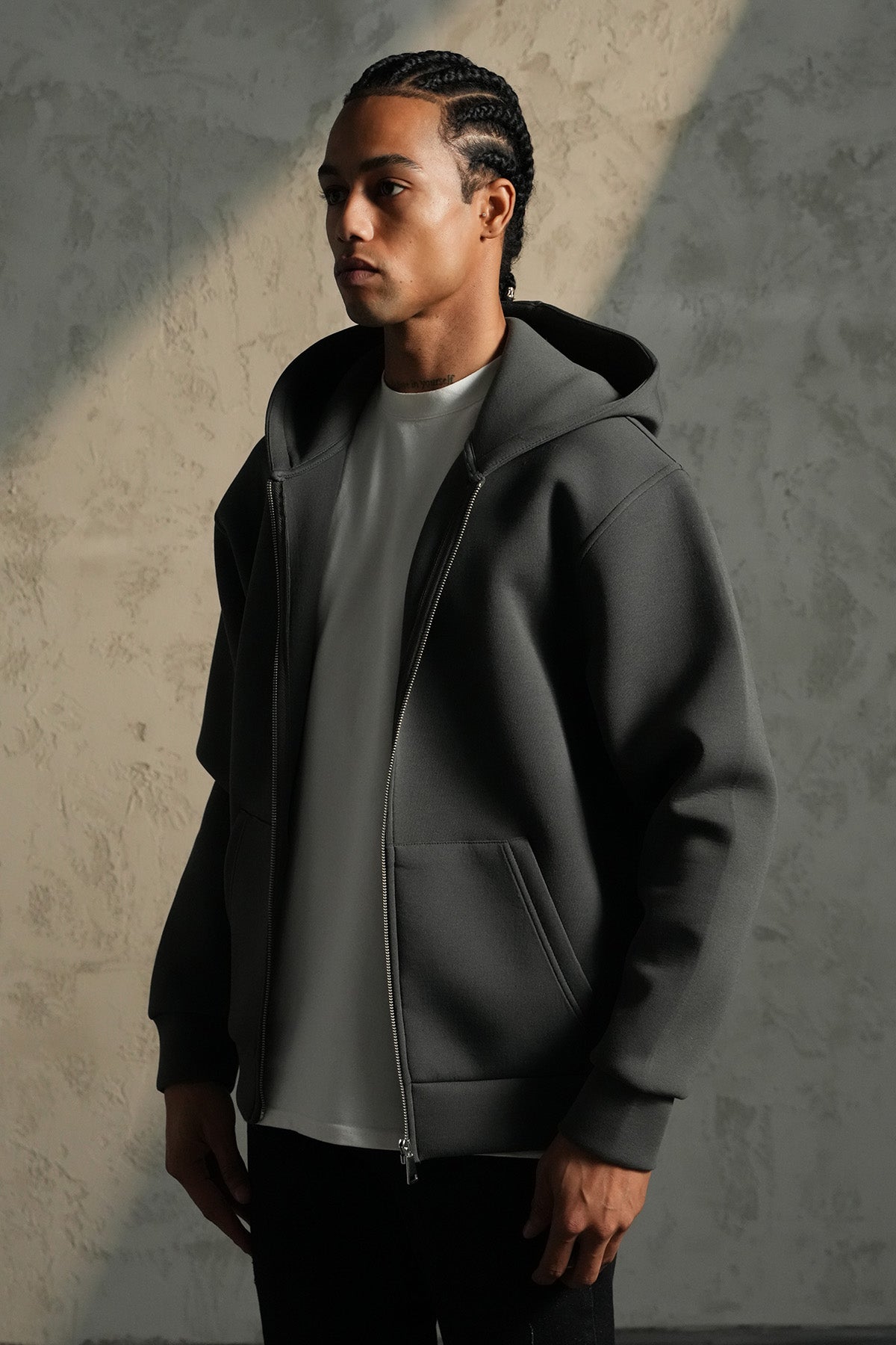 SWEAT À CAPUCHE BASIQUE LP2640