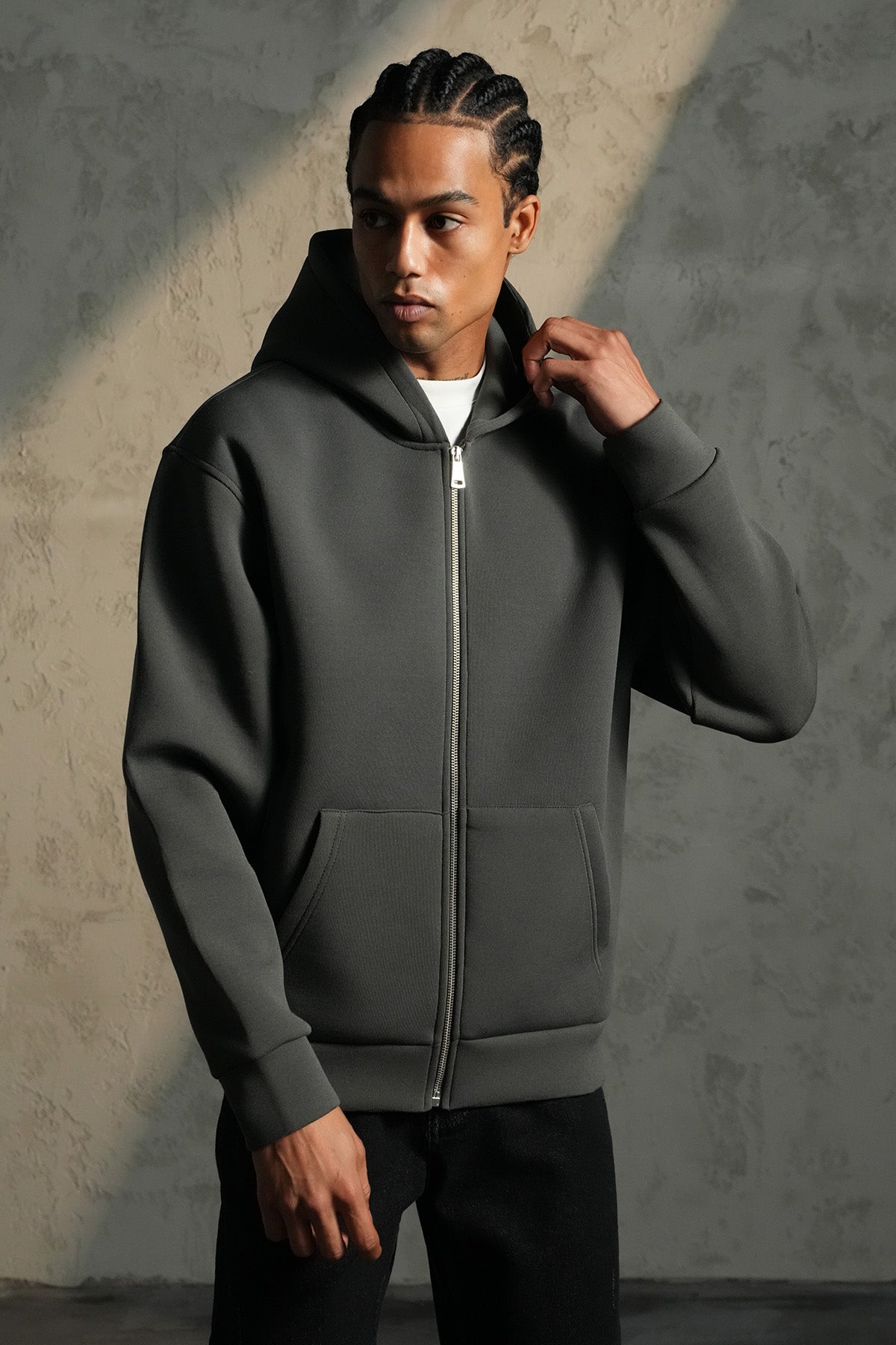 SWEAT À CAPUCHE BASIQUE LP2640