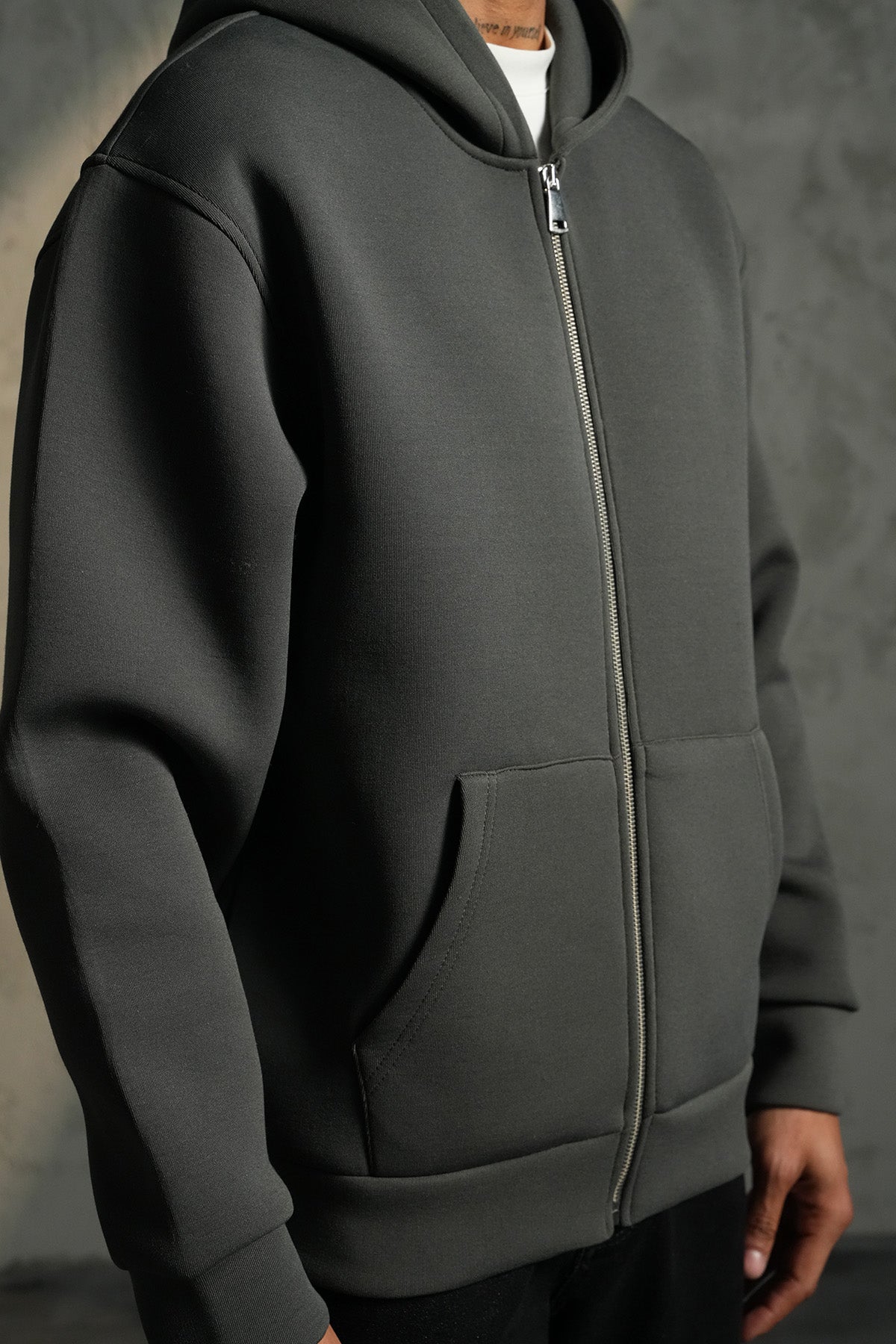 SWEAT À CAPUCHE BASIQUE LP2640