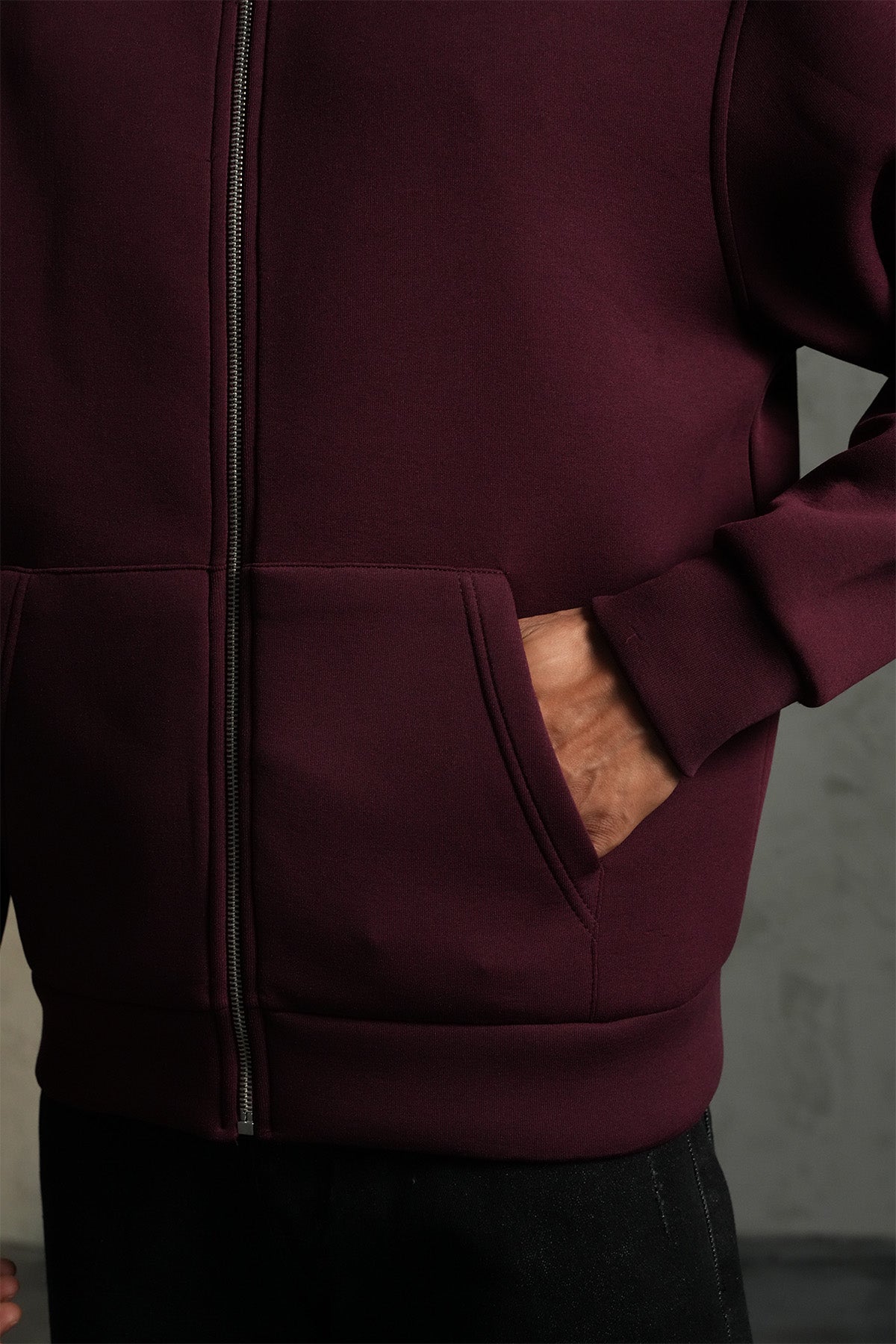 SWEAT À CAPUCHE BASIQUE LP2640