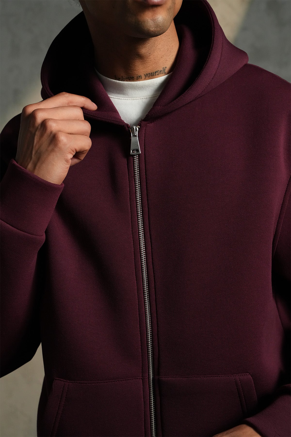 SWEAT À CAPUCHE BASIQUE LP2640