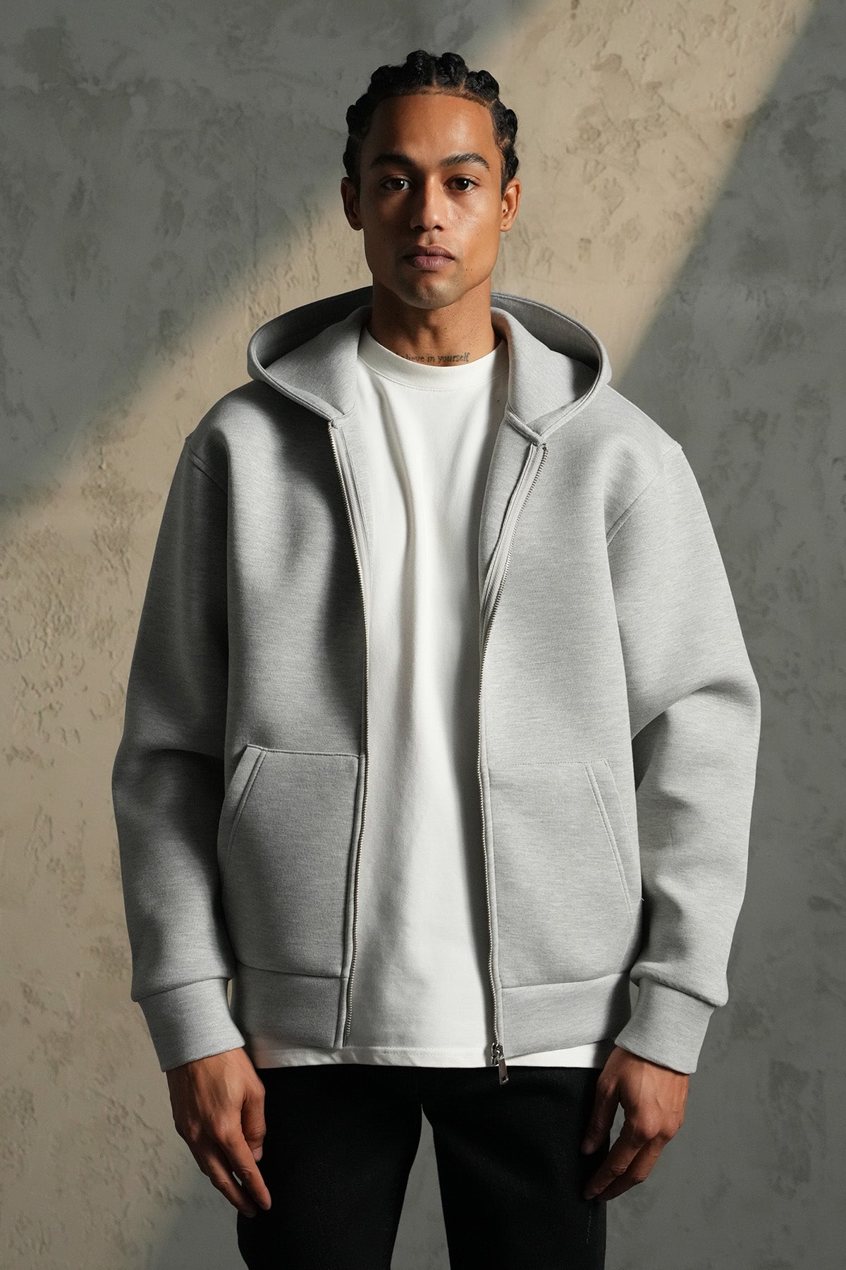 SWEAT À CAPUCHE BASIQUE LP2640