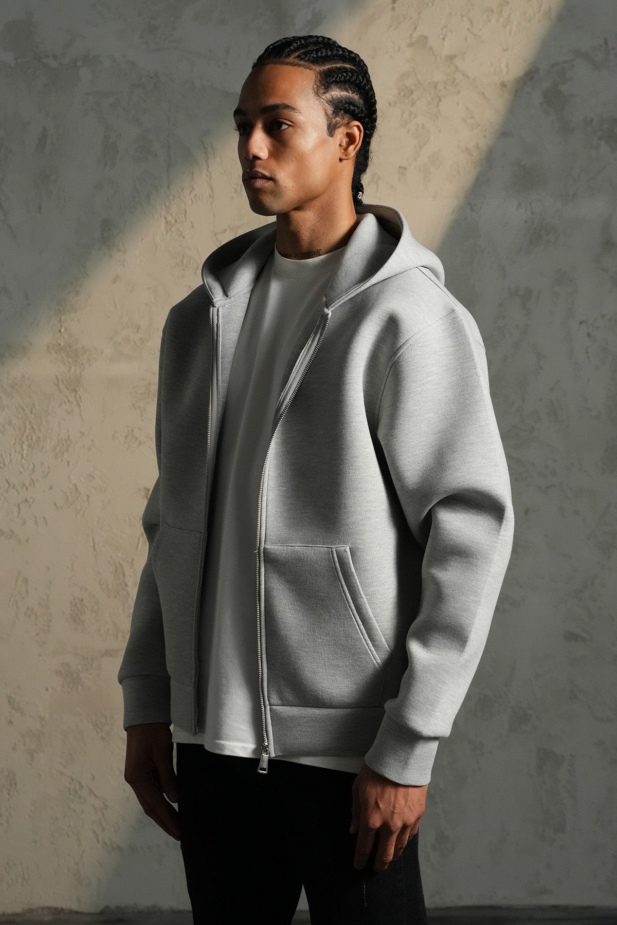 SWEAT À CAPUCHE BASIQUE LP2640