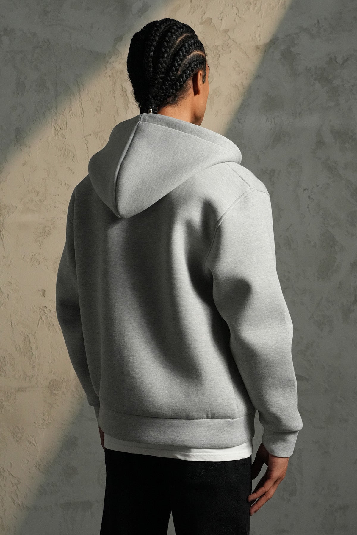 SWEAT À CAPUCHE BASIQUE LP2640
