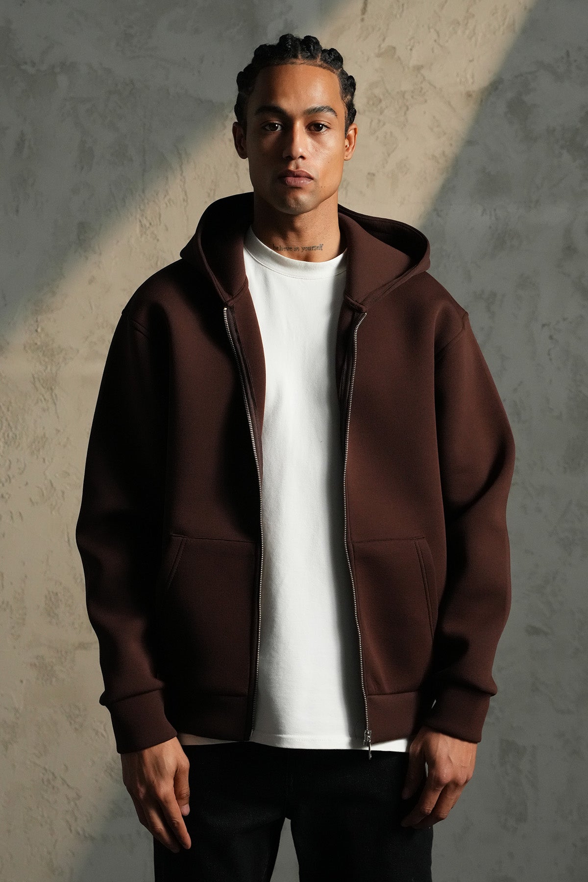 SWEAT À CAPUCHE BASIQUE LP2640