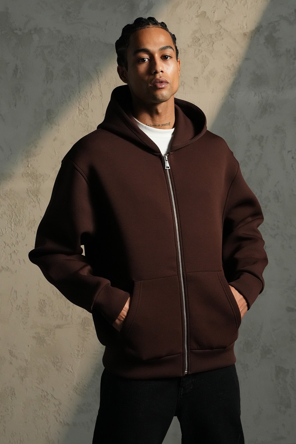 SWEAT À CAPUCHE BASIQUE LP2640