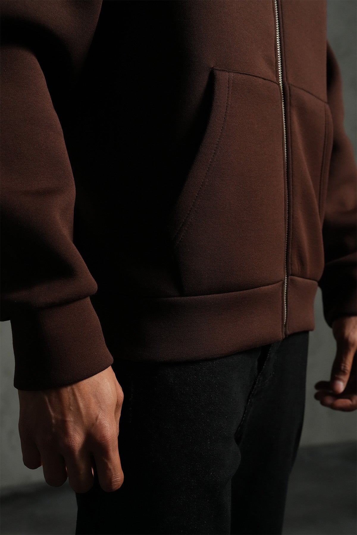 SWEAT À CAPUCHE BASIQUE LP2640