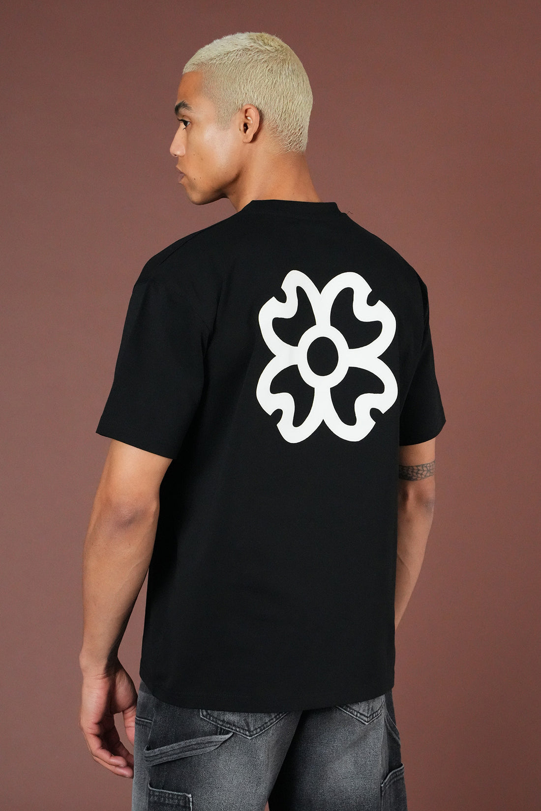 Herren-T-Shirt mit Blumenapplikation vorne und hinten LL1100161