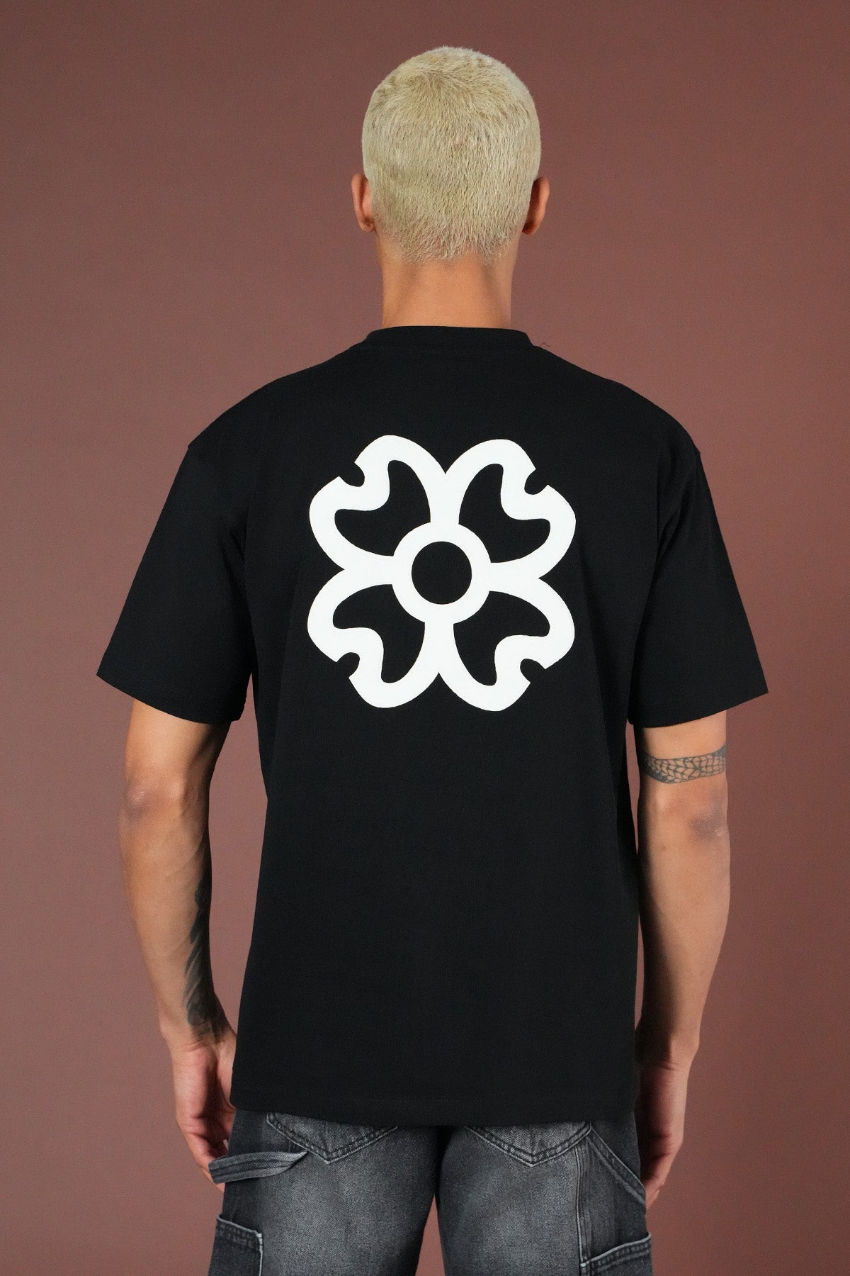 Herren-T-Shirt mit Blumenapplikation vorne und hinten LL1100161